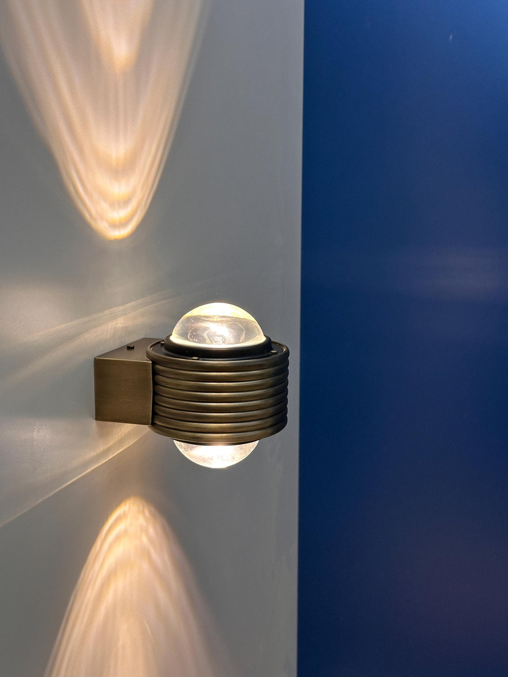 Newcombe Art Deco Brass Wall Sconce | Handcrafted by ÖZENDECO