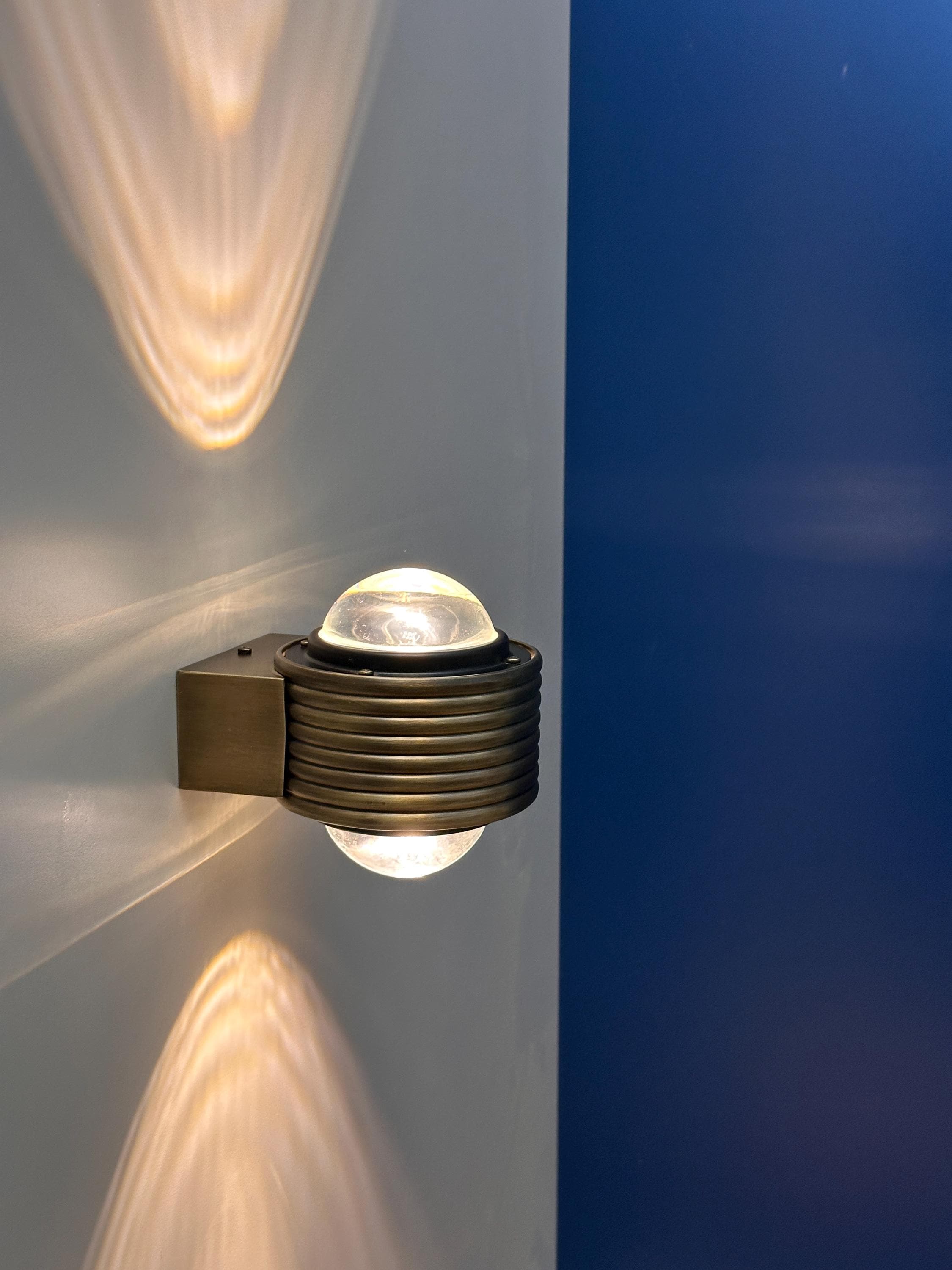 Newcombe Art Deco Brass Wall Sconce | Handcrafted by ÖZENDECO