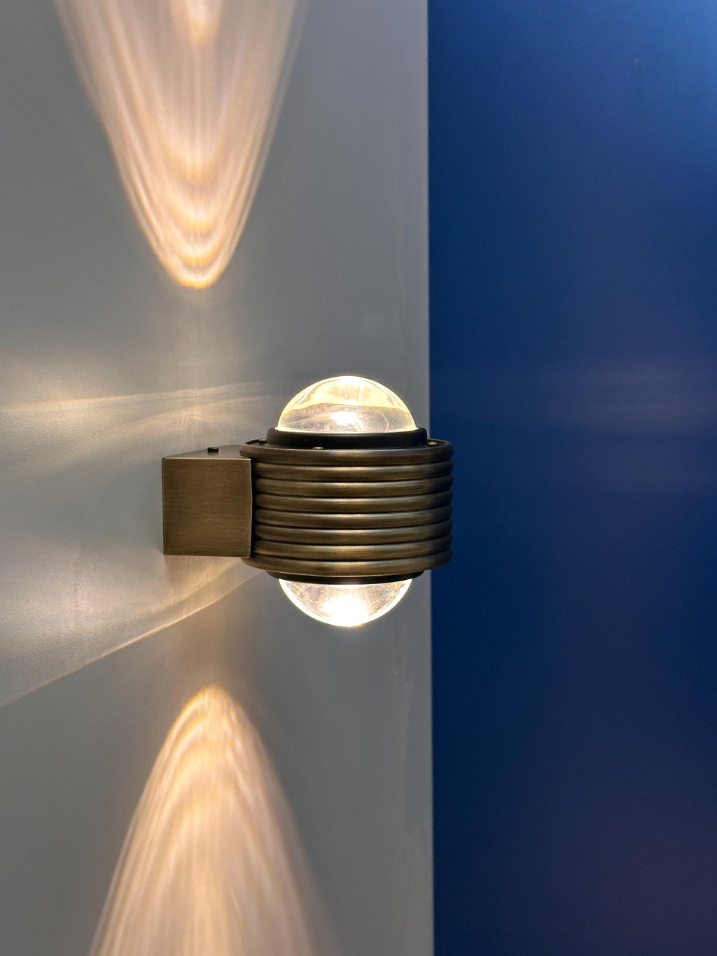 Newcombe Art Deco Brass Wall Sconce | Handcrafted by ÖZENDECO