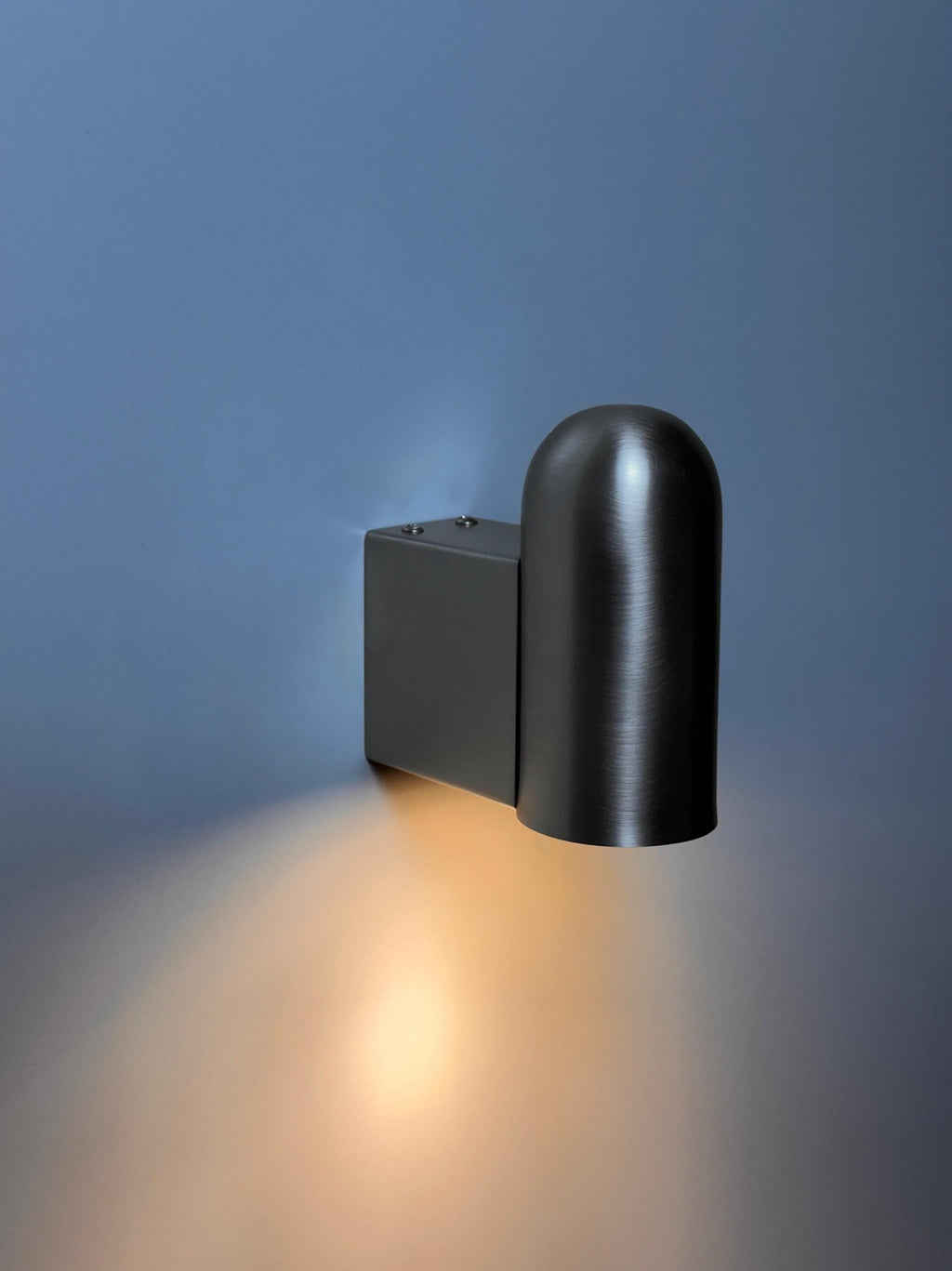 Estadio Wall Sconce – Brushed Steel Minimalist Light for Bedroom & Hallway