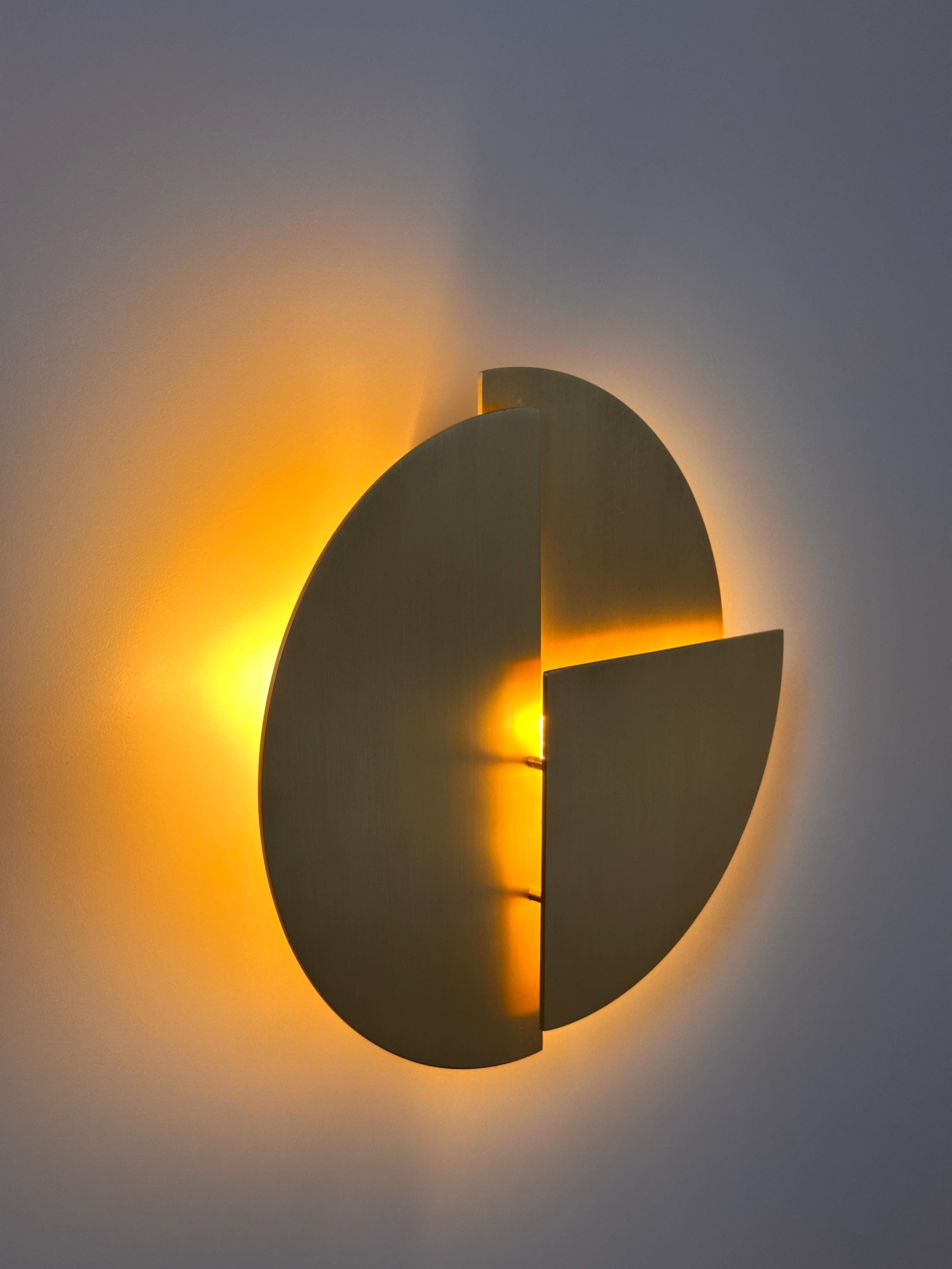 La Punta Wall Sconce – Modern Brushed Brass Round Wall Light | Luxury Decor