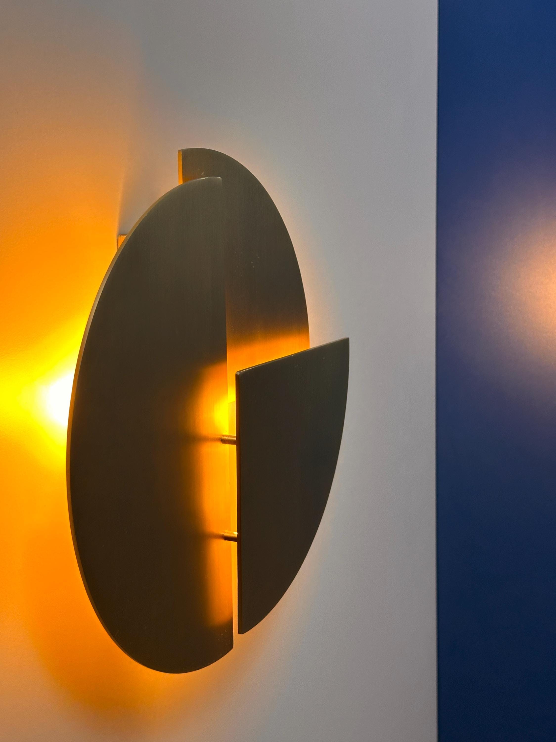 La Punta Wall Sconce – Modern Brushed Brass Round Wall Light | Luxury Decor