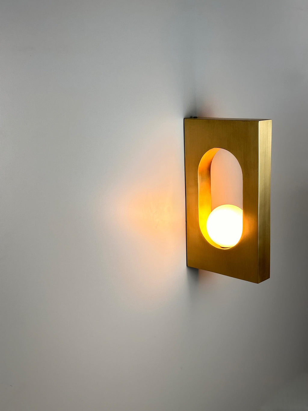 Ecowa Wall Sconce – Minimalist Brass Accent Fixture with Warm Ambient Glow