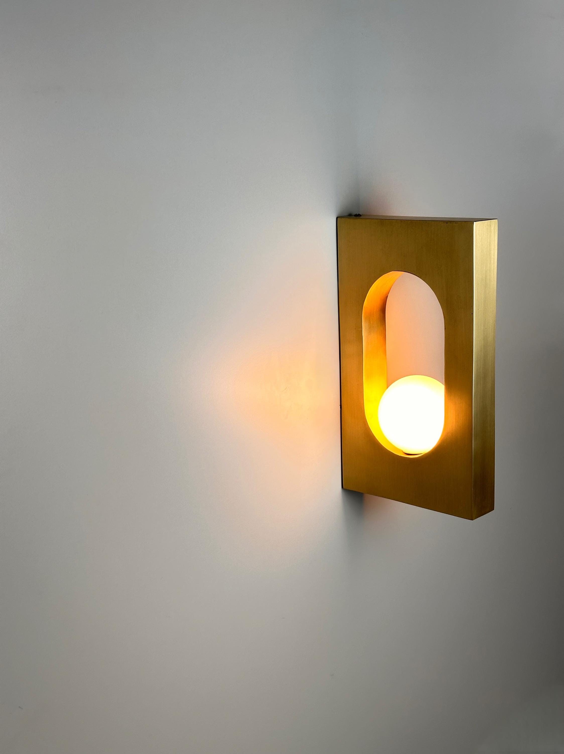 Ecowa Wall Sconce – Minimalist Brass Accent Fixture with Warm Ambient Glow