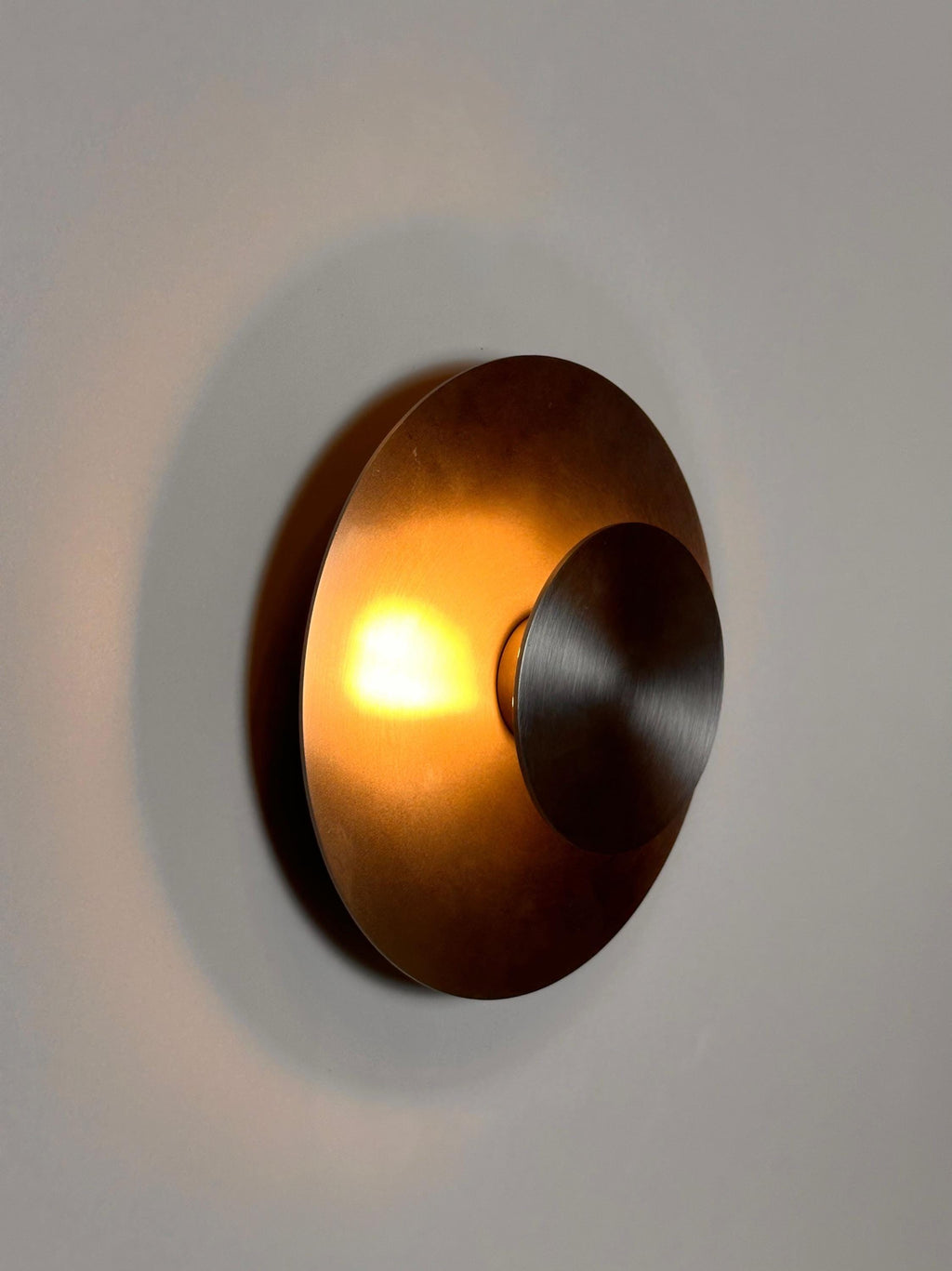 Kelvin Wall Sconce – Minimalist LED Interior Light