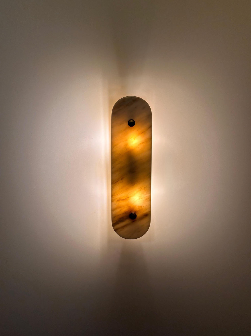 Mosta Marble Sconce – Modern Vertical Natural Stone Indoor Lighting