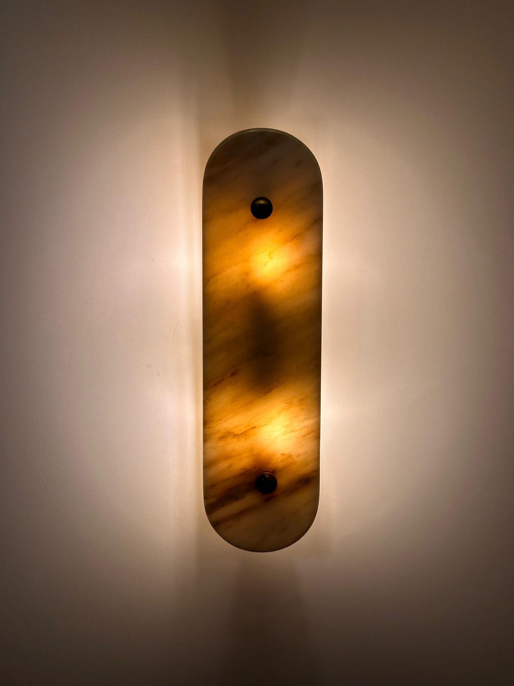 Mosta Marble Sconce – Modern Vertical Natural Stone Indoor Lighting