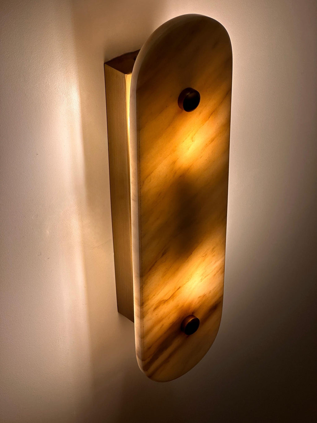 Mosta Marble Sconce – Modern Vertical Natural Stone Indoor Lighting