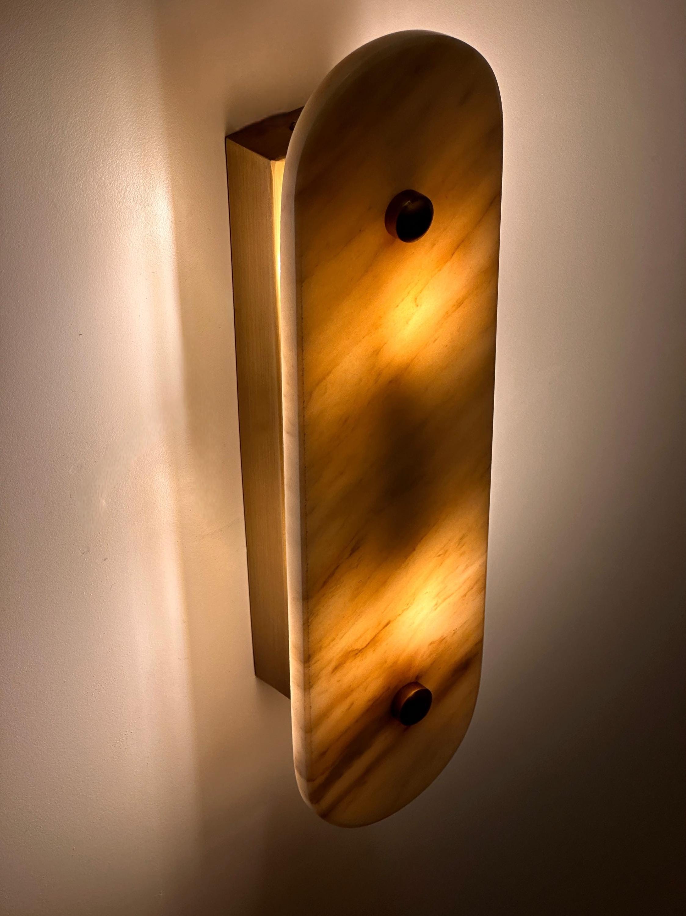 Mosta Marble Sconce – Modern Vertical Natural Stone Indoor Lighting