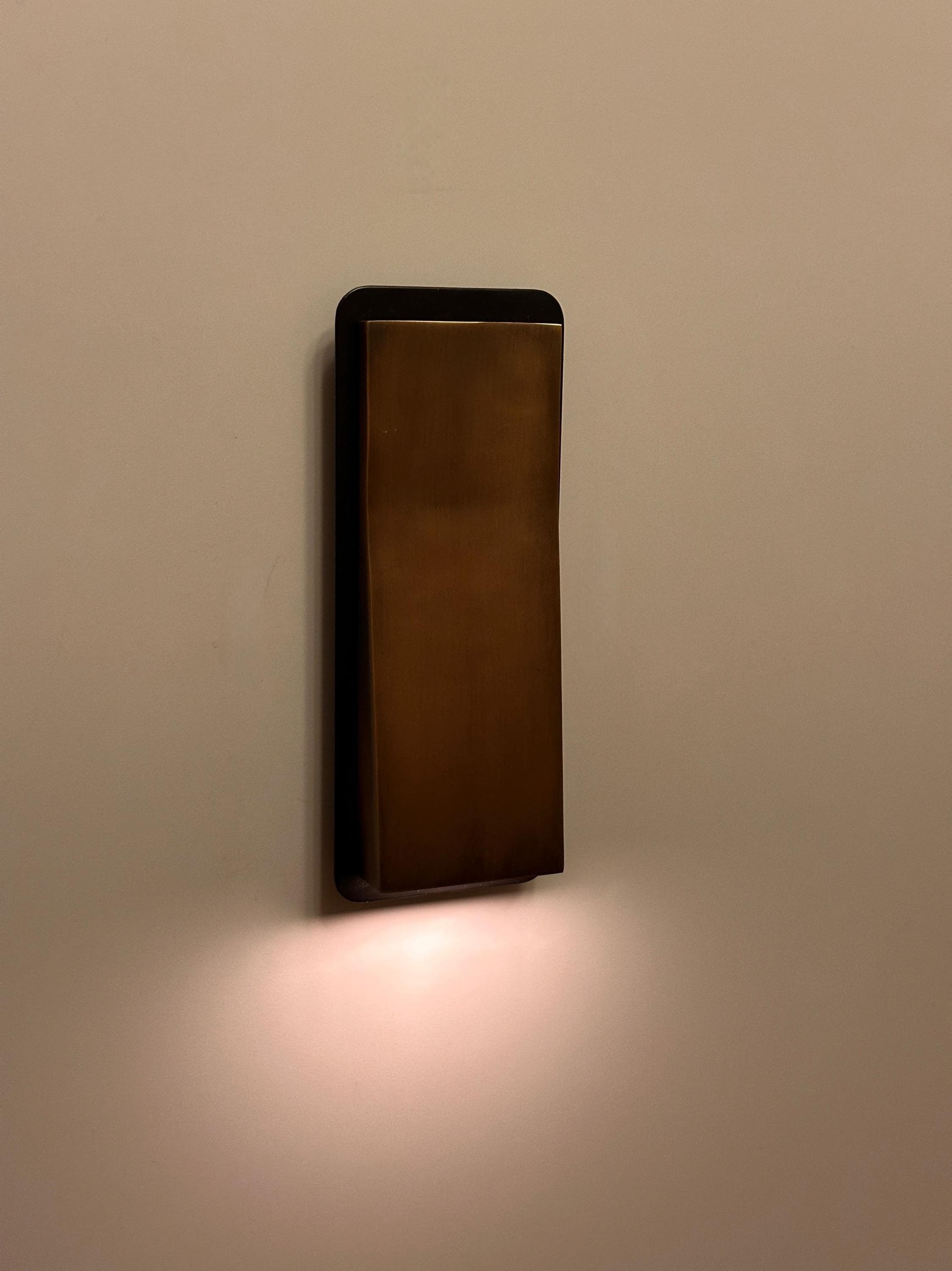 1976 Nova Modern Wall Sconce for Minimalist Interior Spaces