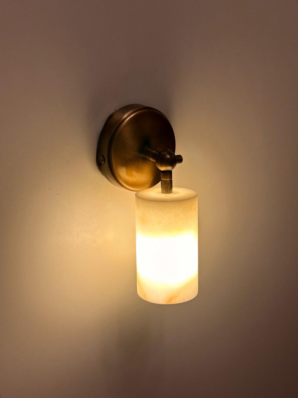 Pagani Marble Wall Sconce: Dual Light Ambient Glow (Handcrafted, Adjustable)