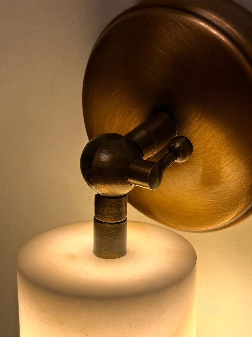 Pagani Marble Wall Sconce: Dual Light Ambient Glow (Handcrafted, Adjustable)