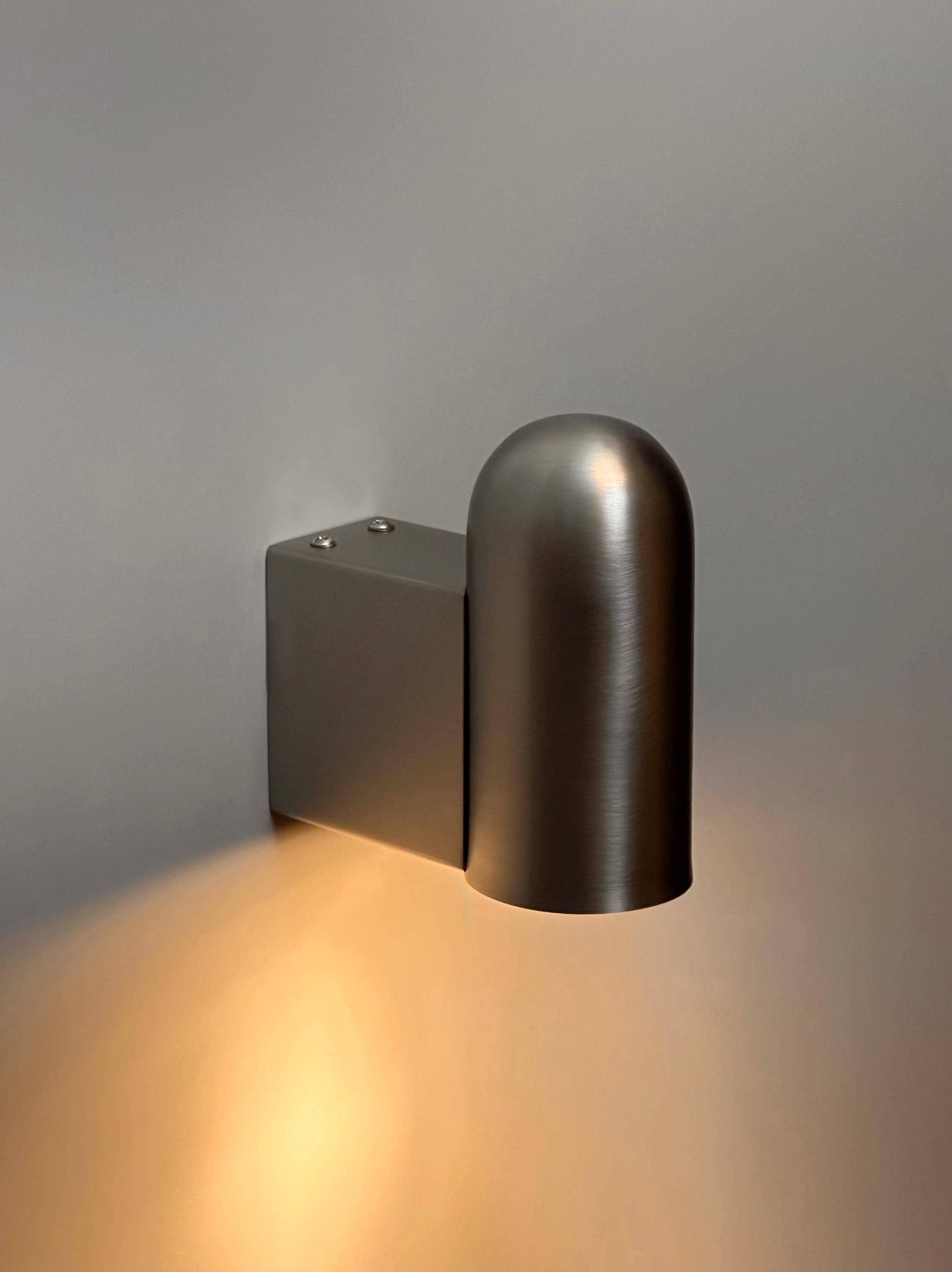 Estadio Wall Sconce – Brushed Steel Minimalist Light for Bedroom & Hallway