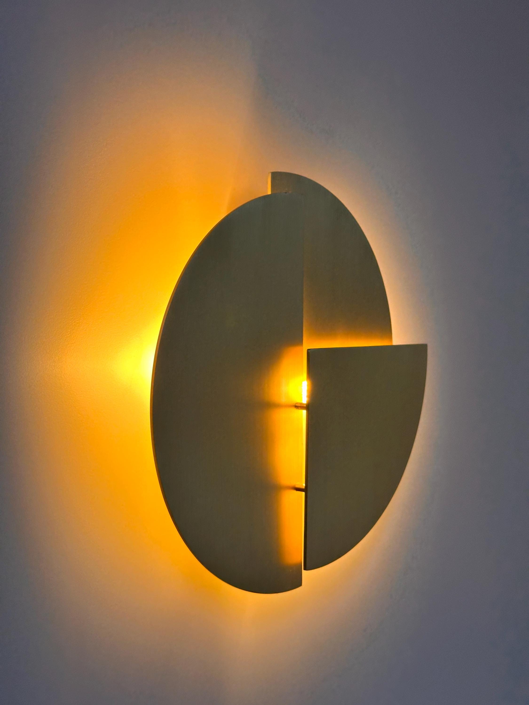 La Punta Wall Sconce – Modern Brushed Brass Round Wall Light | Luxury Decor