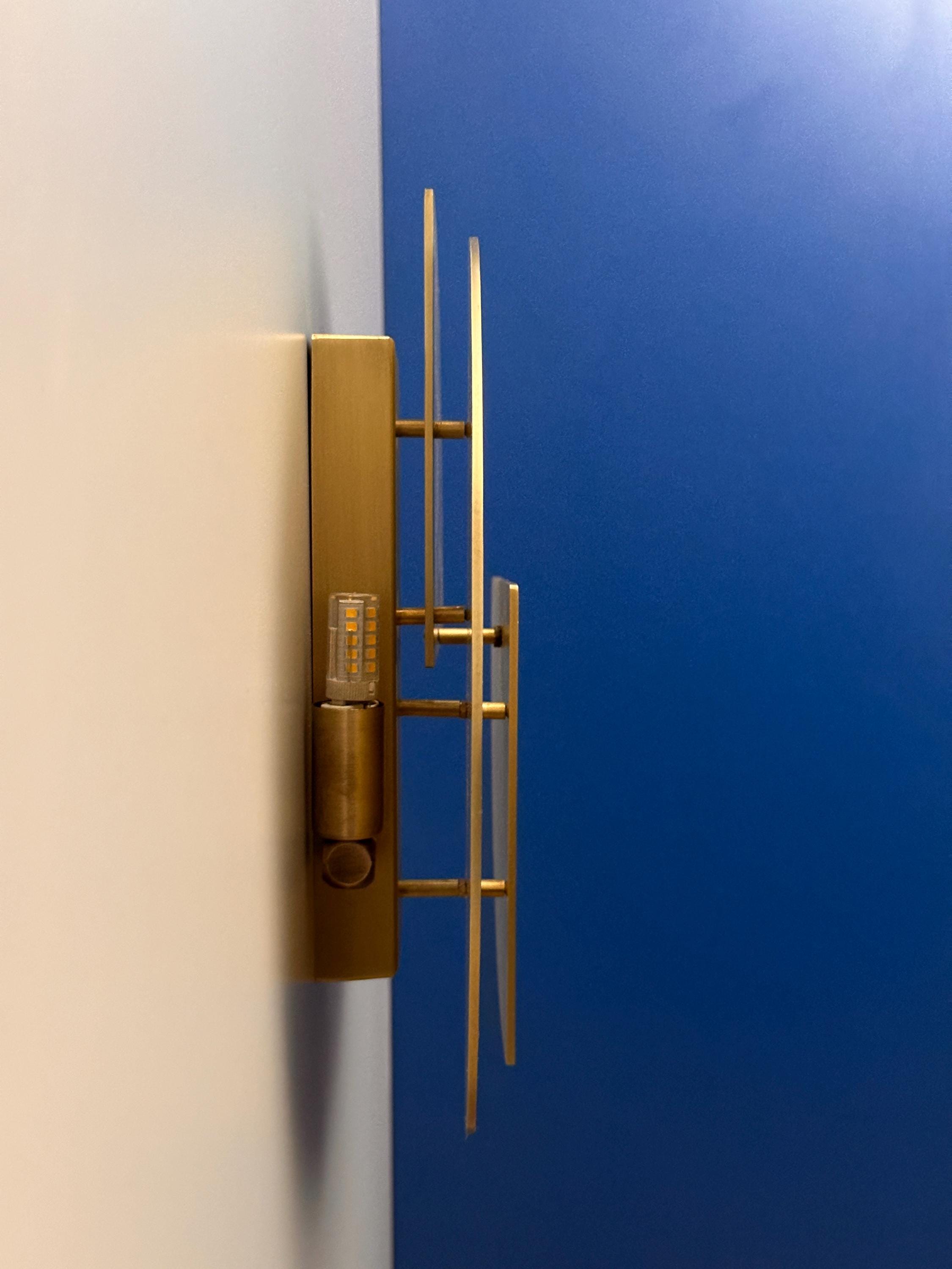 La Punta Wall Sconce – Modern Brushed Brass Round Wall Light | Luxury Decor