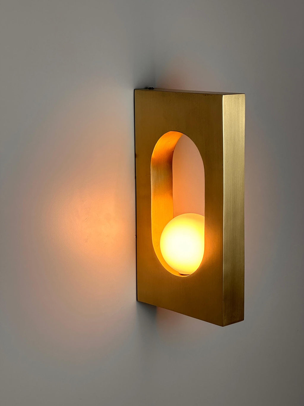 Ecowa Wall Sconce – Minimalist Brass Accent Fixture with Warm Ambient Glow
