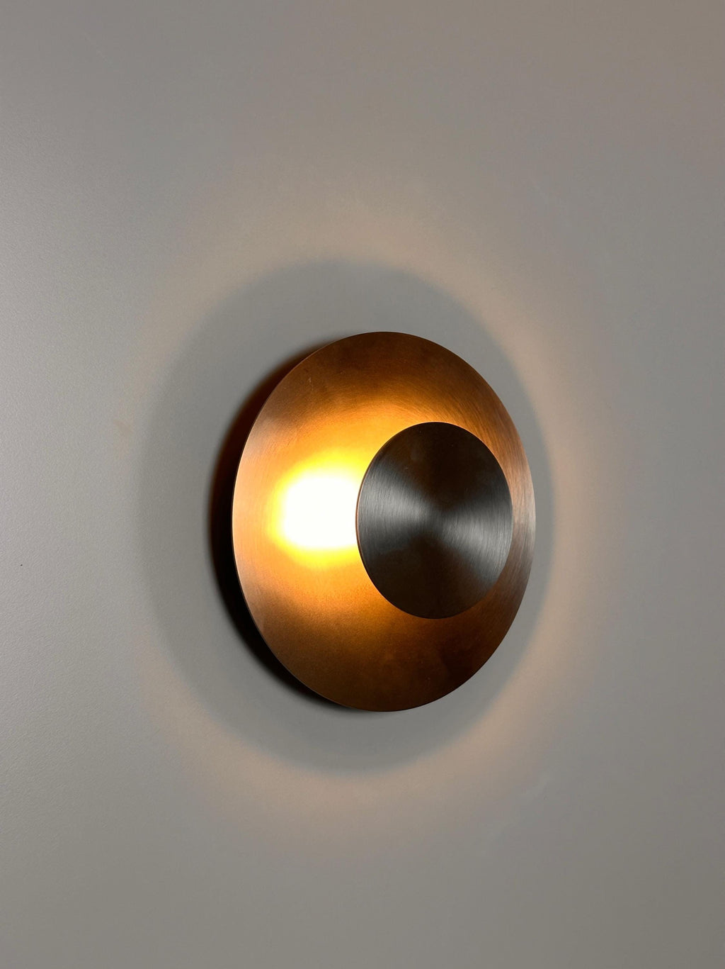 Kelvin Wall Sconce – Minimalist LED Interior Light
