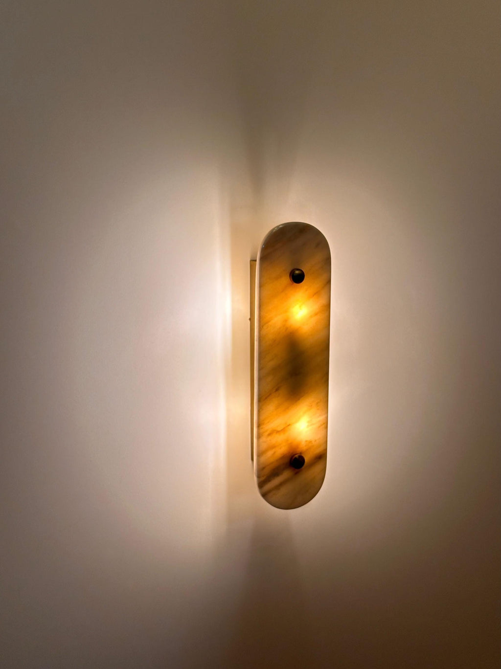 Mosta Marble Sconce – Modern Vertical Natural Stone Indoor Lighting