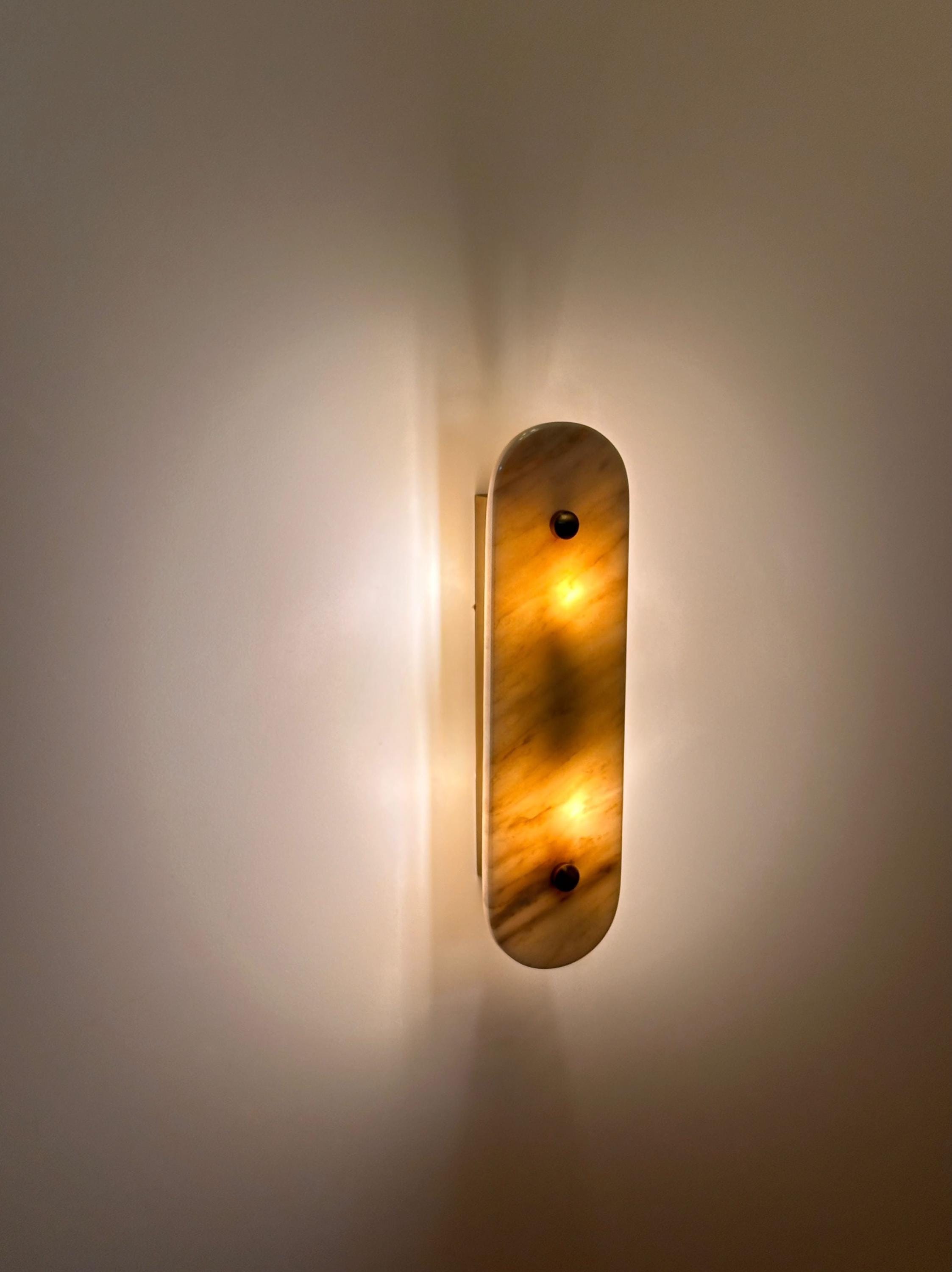 Mosta Marble Sconce – Modern Vertical Natural Stone Indoor Lighting