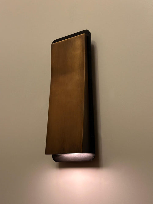 1976 Nova Modern Wall Sconce for Minimalist Interior Spaces
