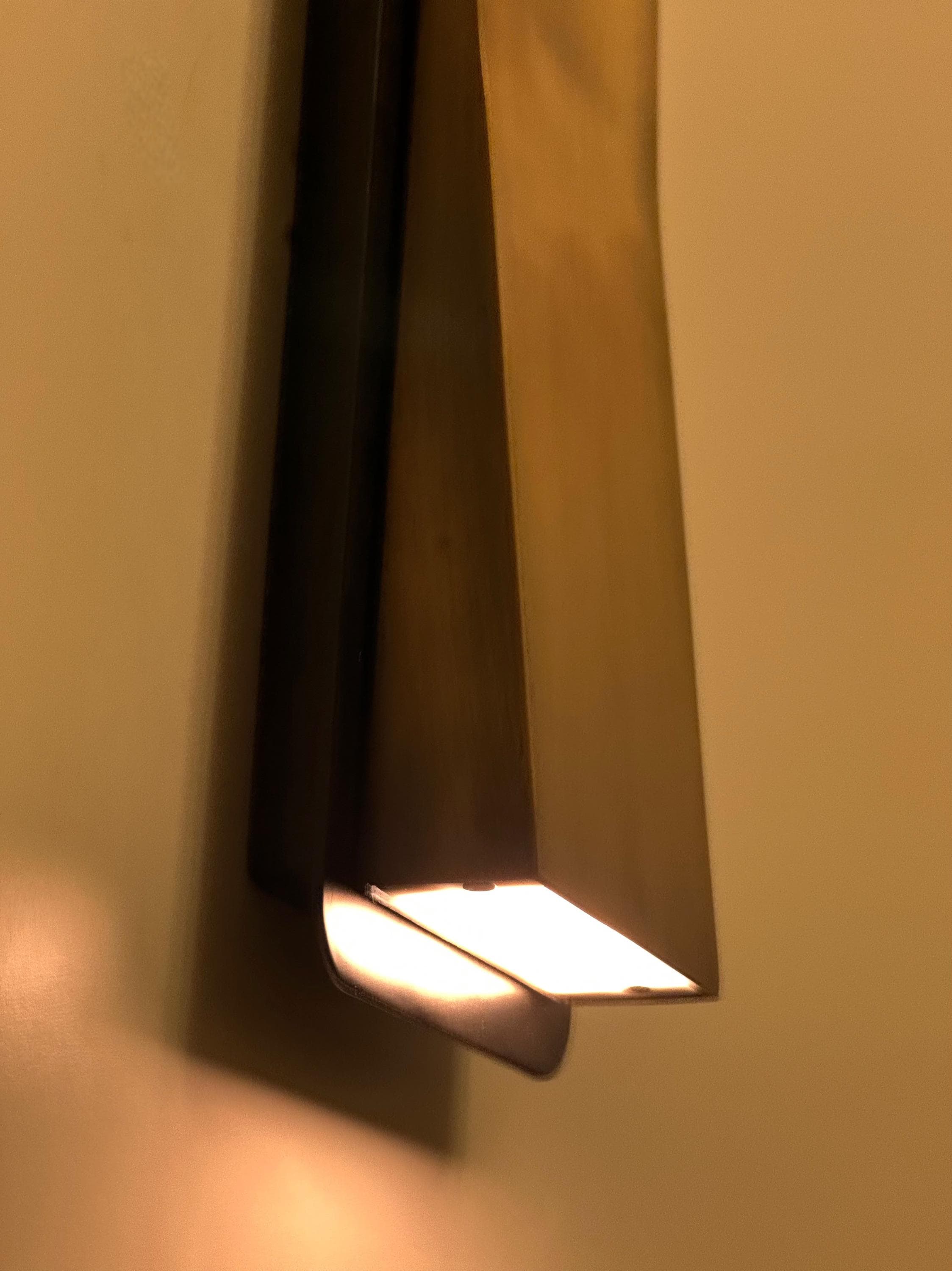 1976 Nova Modern Wall Sconce for Minimalist Interior Spaces