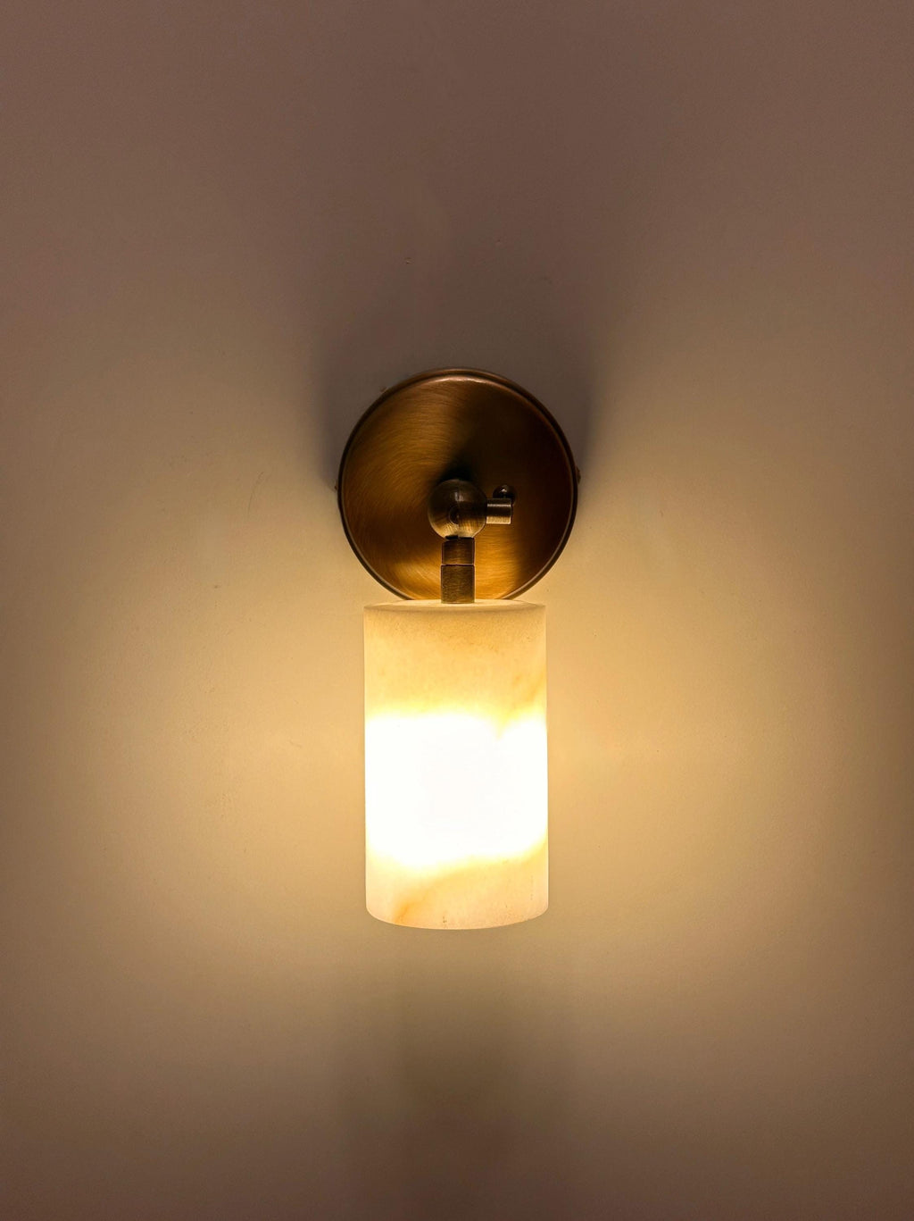 Pagani Marble Wall Sconce: Dual Light Ambient Glow (Handcrafted, Adjustable)