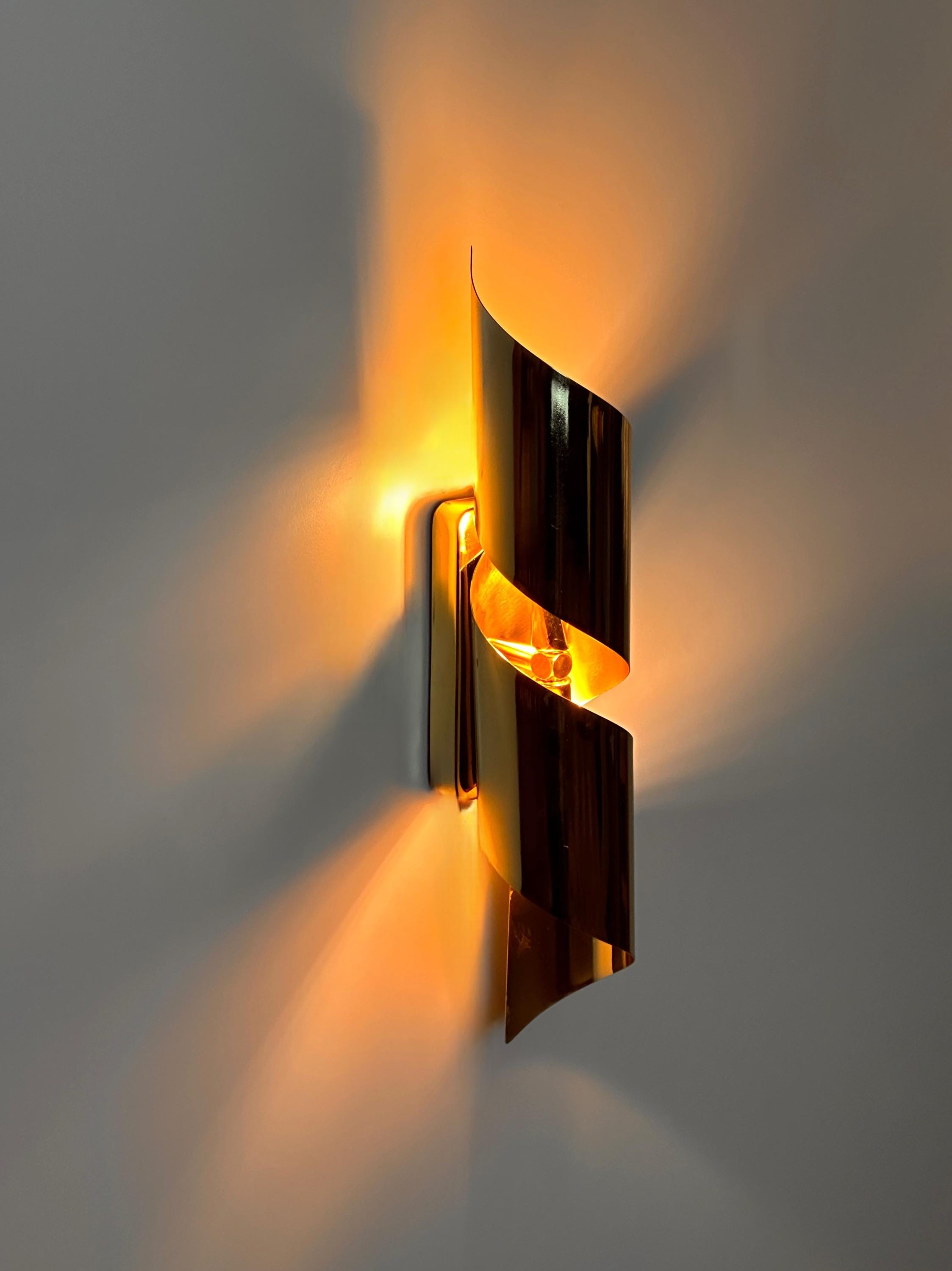 Timaru Wall Sconce – Sculptural Brass Fixture with Warm Architectural Glow